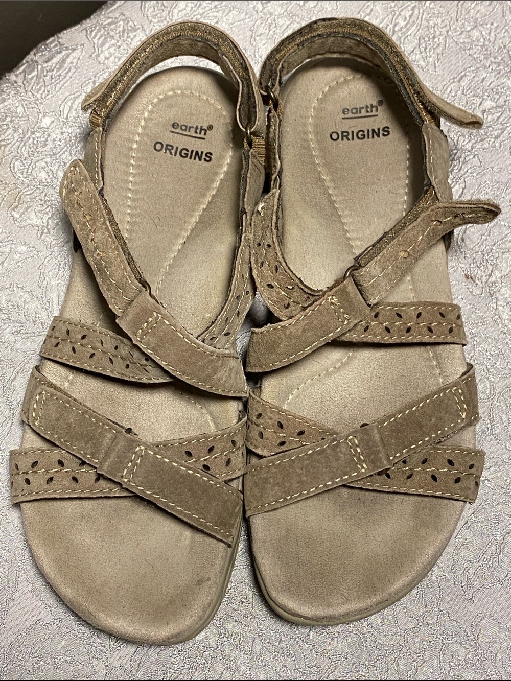 Earth Origins Women’s Tan Suede Comfort Sandals Sized Large Tag7.5 (Fits 8-8.5)